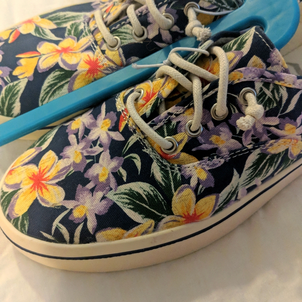 NWT Tropical Floral Sneakers! 🌺